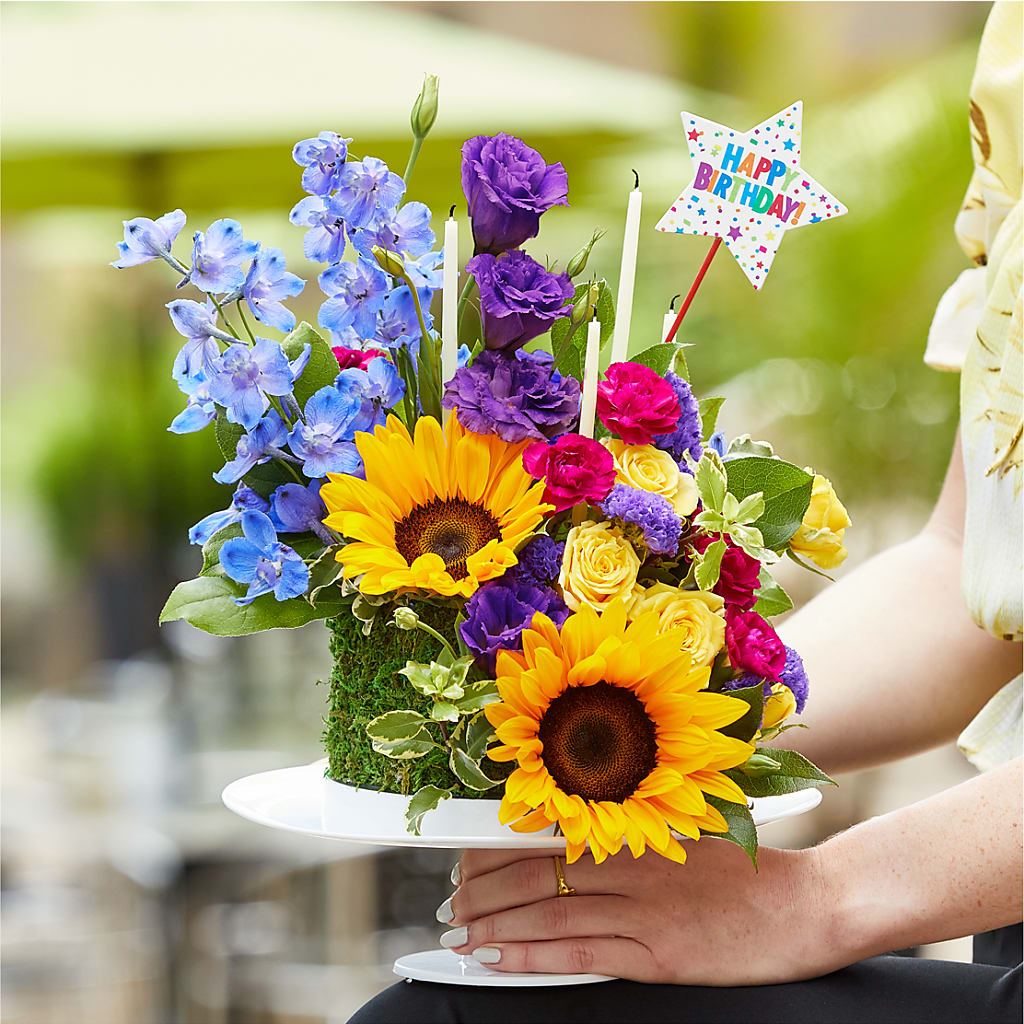 Star of the Day Floral Cake – SADIE'S FLOWER SHOP, Rayne LA