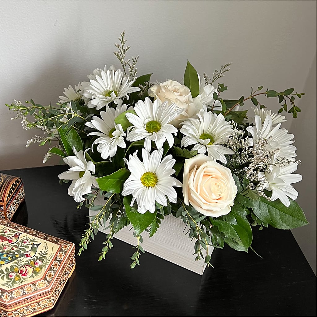 Fresh Linen Box Bouquet – SADIE'S FLOWER SHOP, Rayne LA